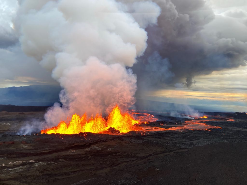 Aerial photograph of the dominant fissure 3 erupting on the Northeast Rift Zone of Mauna Loa